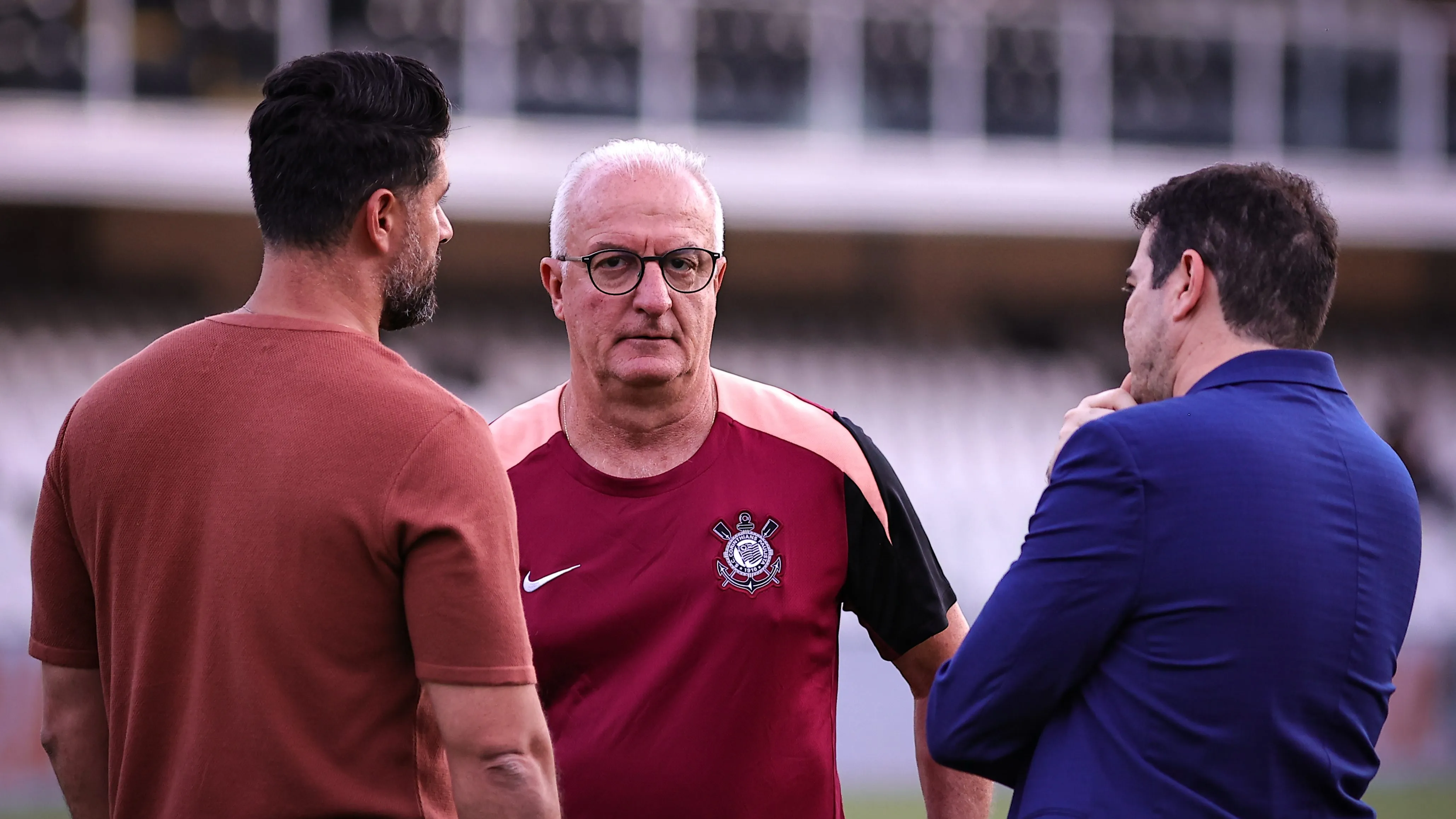 Dorival Júnior está pressionado - Foto: Fabio Giannelli/AGIF.