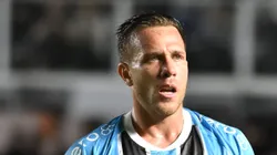 Arthur Melo em campo com a camisa do Imortal.