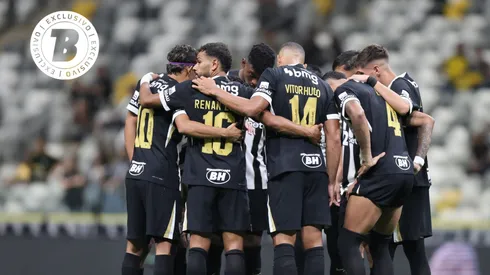 Jogadores do Atlético durante entrada em campo para partida contra o Internacional no estádio Arena MRV pelo campeonato Brasileiro A 2026. Foto: Gilson Lobo/AGIF