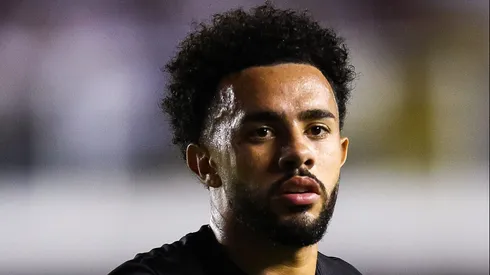 Claudinho retorna ao Brasil diante de momento conturbado no Catar
