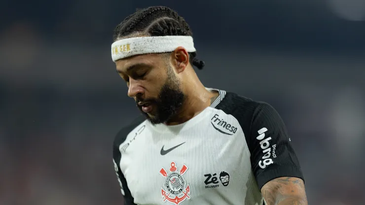 Memphis jogador do Corinthians durante partida contra o Athletico-PR no estadio Arena da Baixada pelo campeonato Brasileiro A 2026. Foto: Paulo De Tarso/AGIF