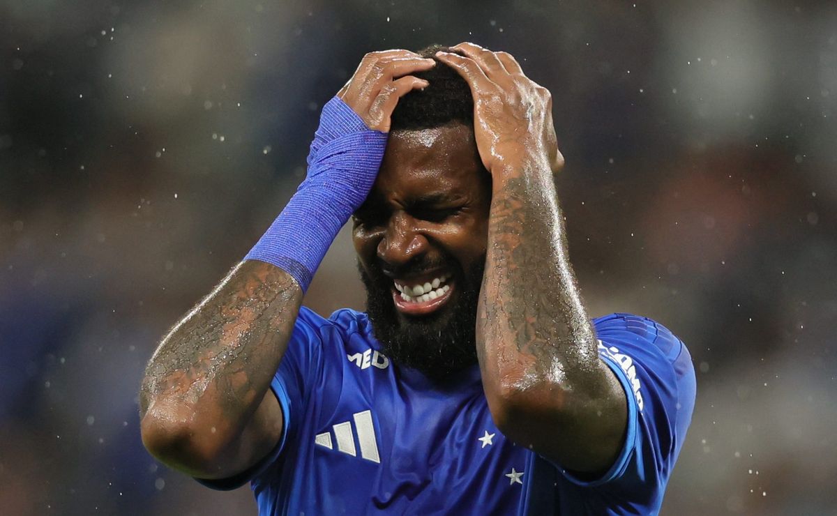 Pai de Gerson, do Cruzeiro, toma atitude e faz desabafo alegando racismo após xingamentos no Maracanã