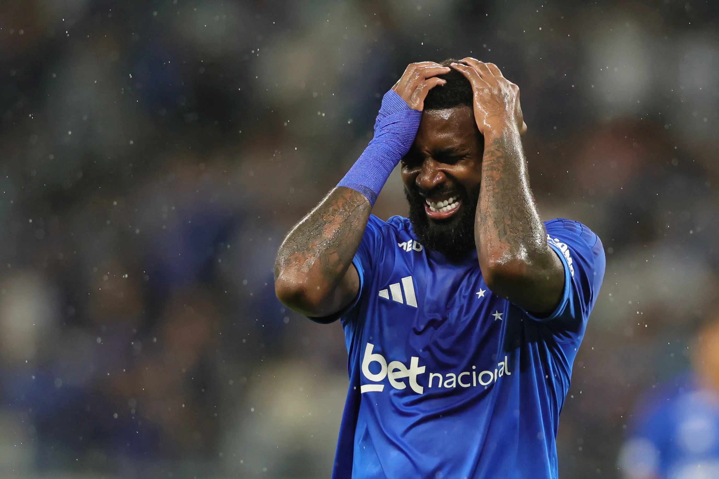 Gerson ainda não jogou bem – Foto: Gilson Lobo/AGIF