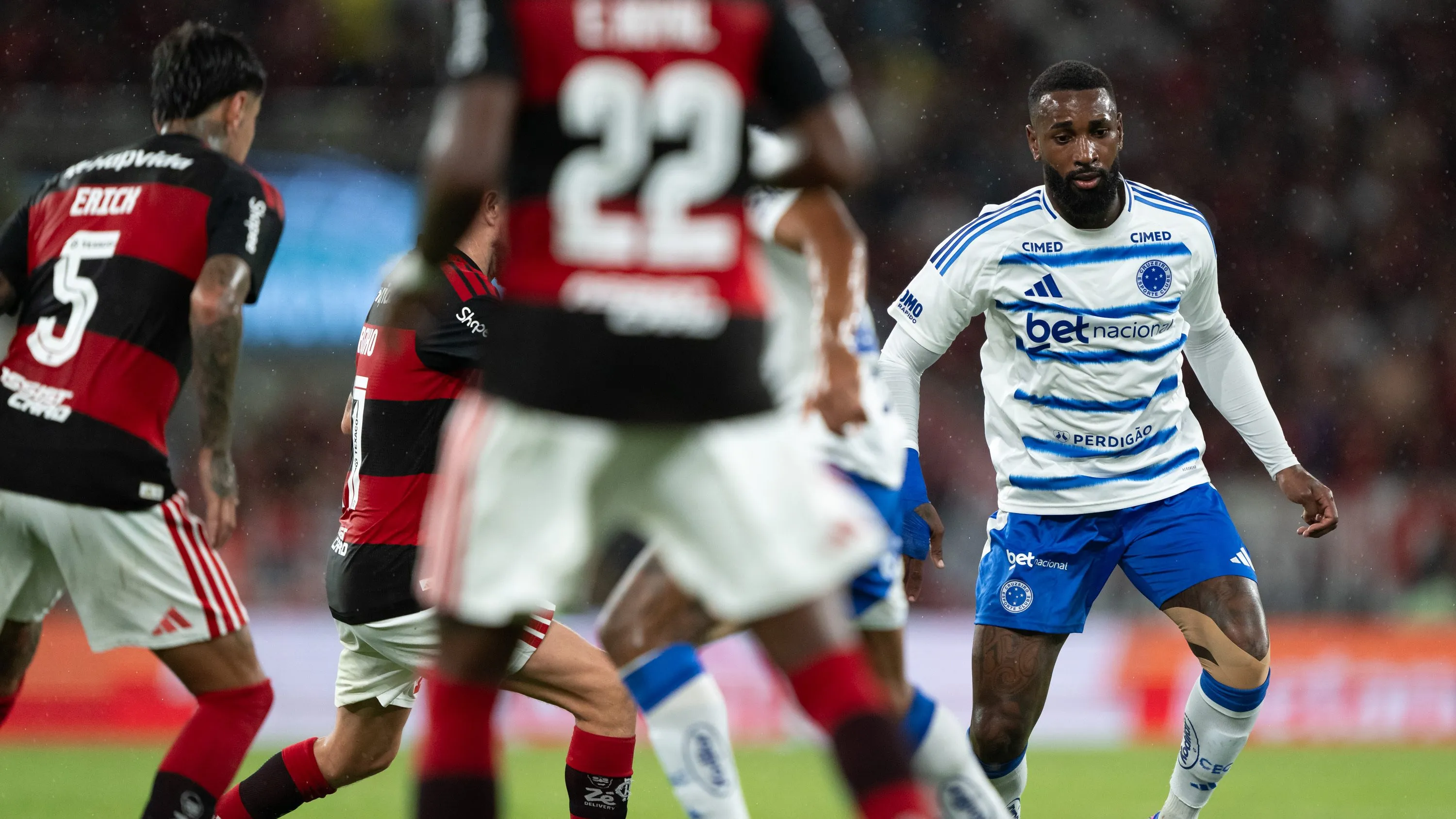 Gerson esteve em campo diante do Flamengo - Foto: Jorge Rodrigues/AGIF.