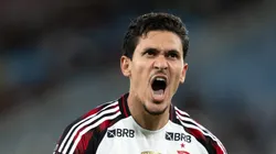 Pedro comemorando gol pelo Fla.