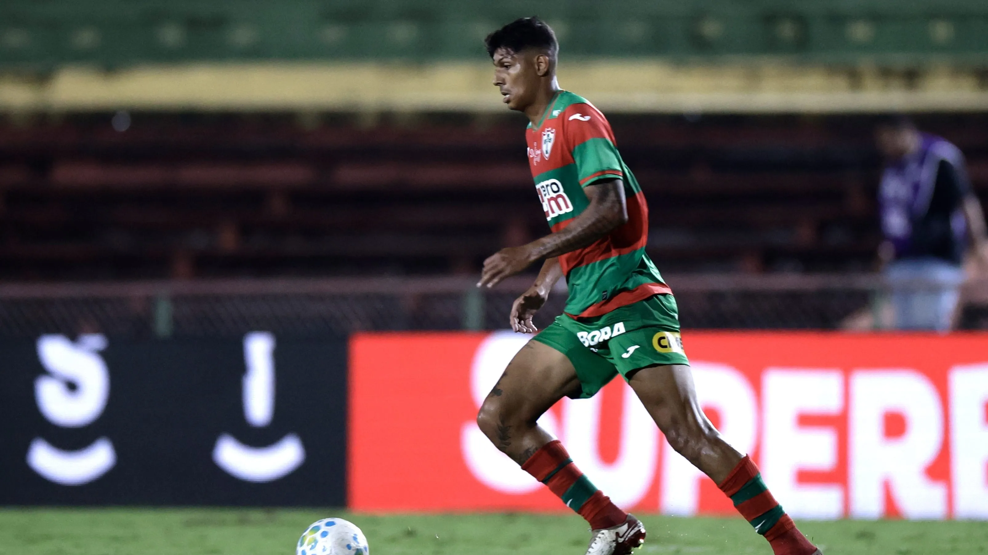Zé Vitor vem se destacando pela Portuguesa - Foto: Marcello Zambrana/AGIF.