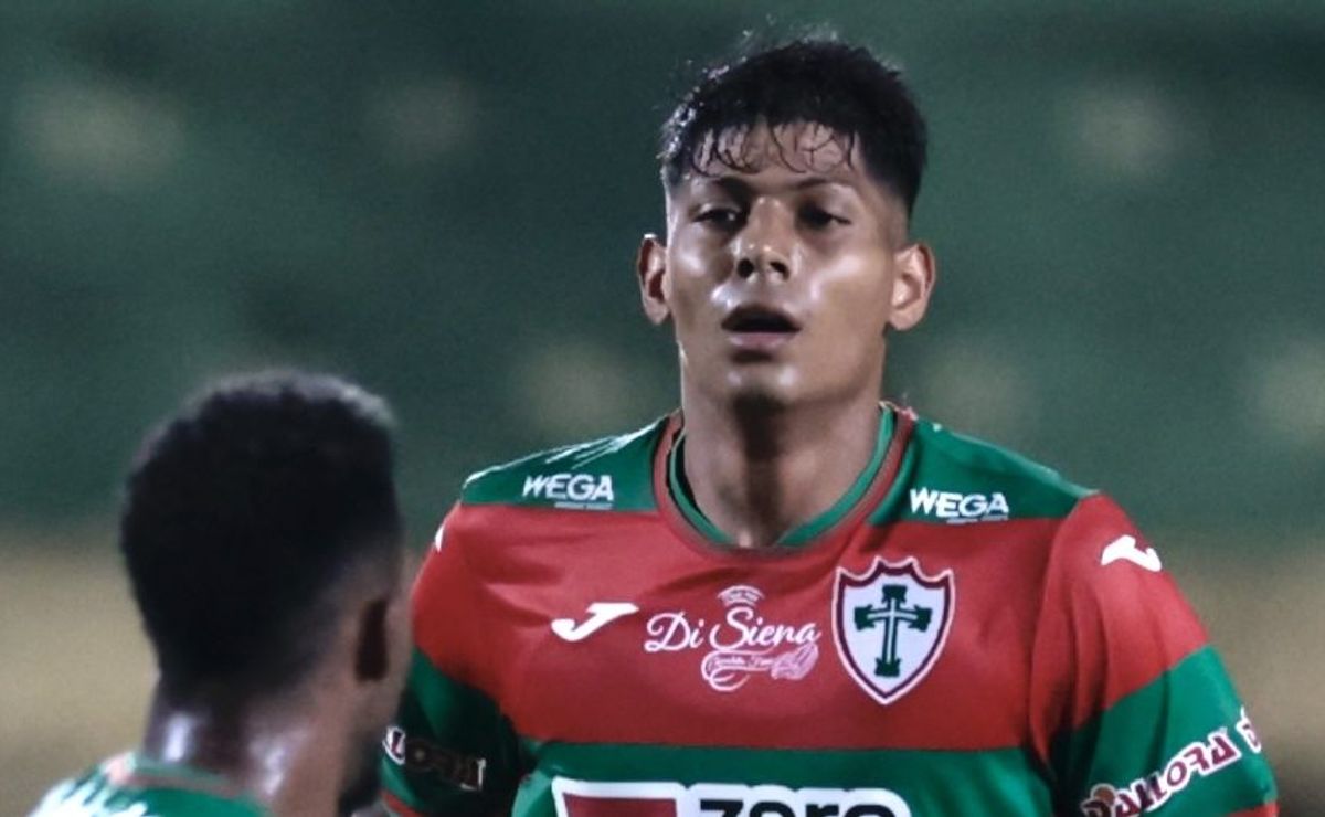 Após interesse do Santos, Zé Vitor tem acordo encaminhado para jogar na Série A em 2026 pelo Vitória