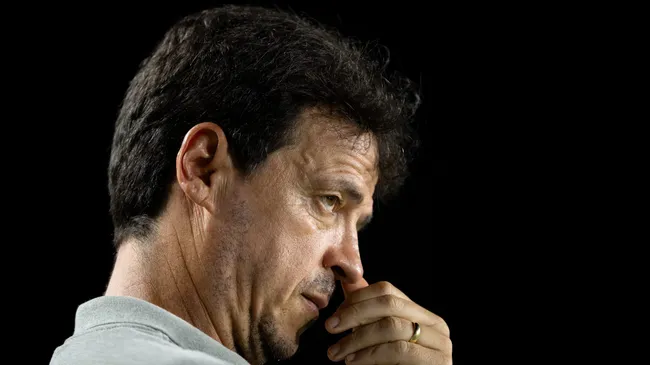 Foto: Jorge Rodrigues/AGIF – Diniz é apontado pelo apresentador da Band como futuro técnico do Alvinegro Praiano.