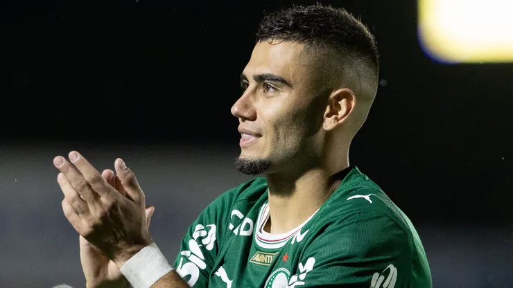 Andreas Pereira do Palmeiras comemoram vitoria ao final da partida contra o Novorizontino no estadio Jorge Ismael de Biasi pelo campeonato Paulista 2026. Foto: Joisel Amaral/AGIF