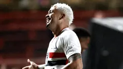 Luciano jogador do Sao Paulo comemora seu gol durante partida contra o Chapecoense no estadio Caninde pelo campeonato Brasileiro A 2025. Foto: Marcello Zambrana/AGIF