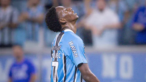 Gabriel Mec jogador do Gremio lamenta durante partida contra o Bragantino no estadio Arena do Gremio pelo campeonato Brasileiro A 2026. Foto: Maxi Franzoi/AGIF
