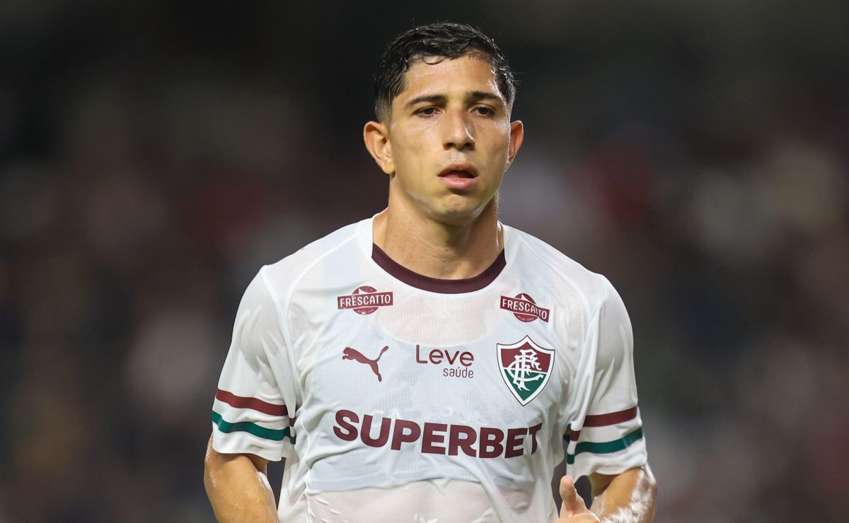 Zubeldía justifica escolha por Savarino entre os titulares do Fluminense: “Era o ideal”