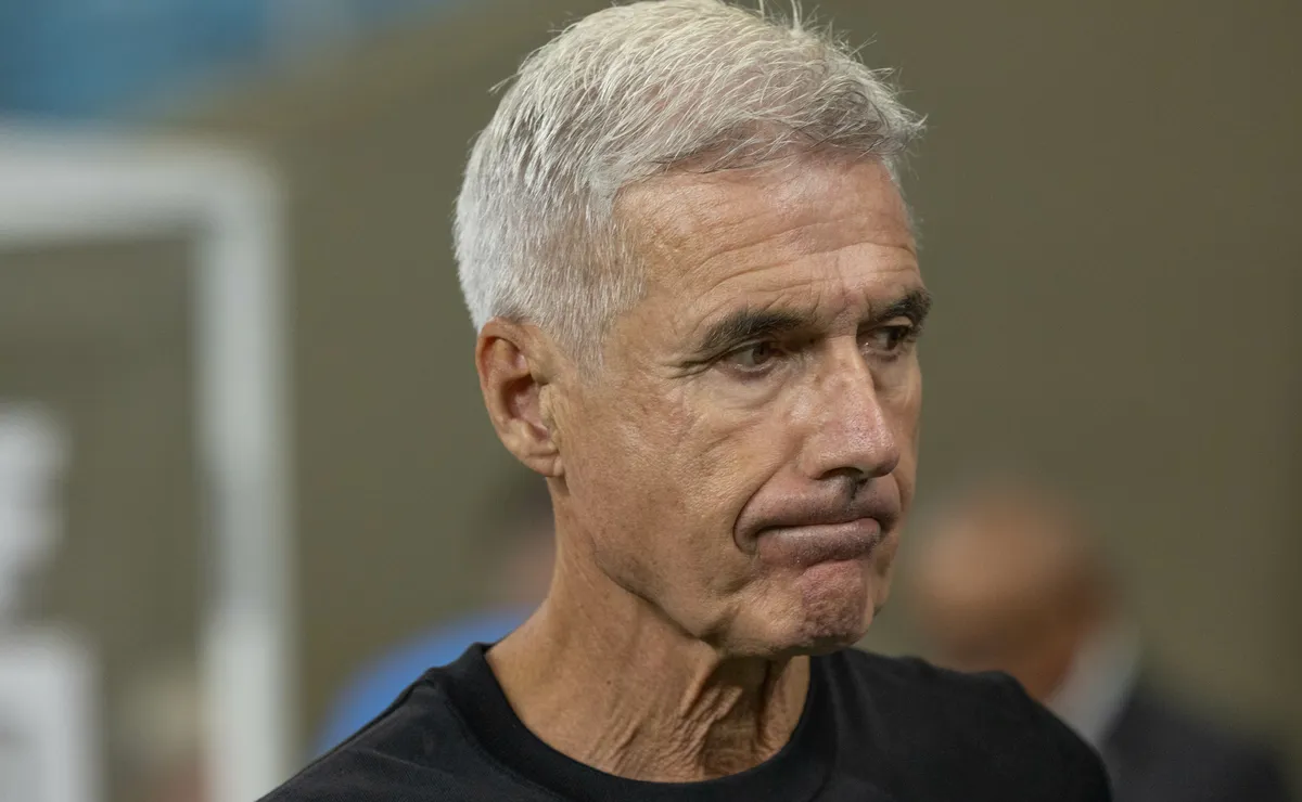 Arthur retorna ao Grêmio: decisão de Luís Castro levanta questionamentos na formação da equipe