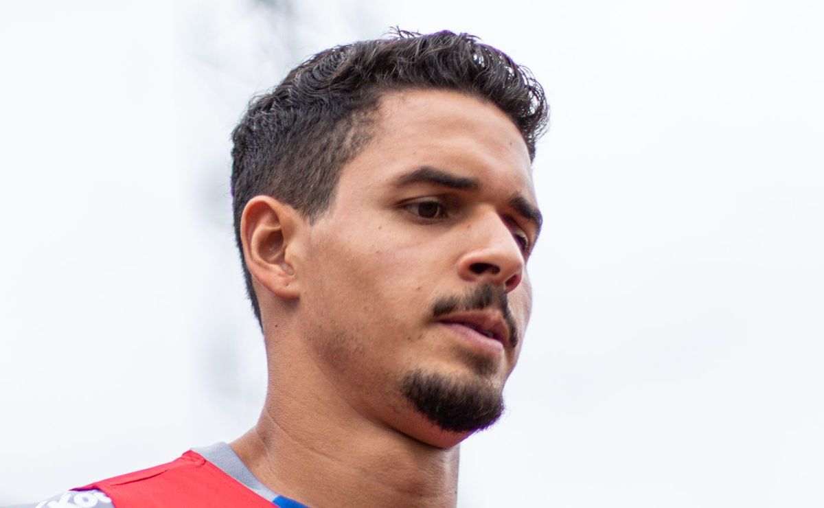 Lucas Veríssimo mal desembarca no Brasil e projeta presença em Santos x Corinthians: “Quero estar”