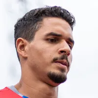 Veríssimo chega ao Brasil e projeta presença Santos x Corinthians