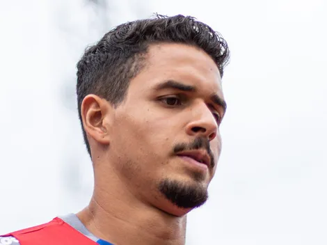 Veríssimo chega ao Brasil e projeta presença Santos x Corinthians