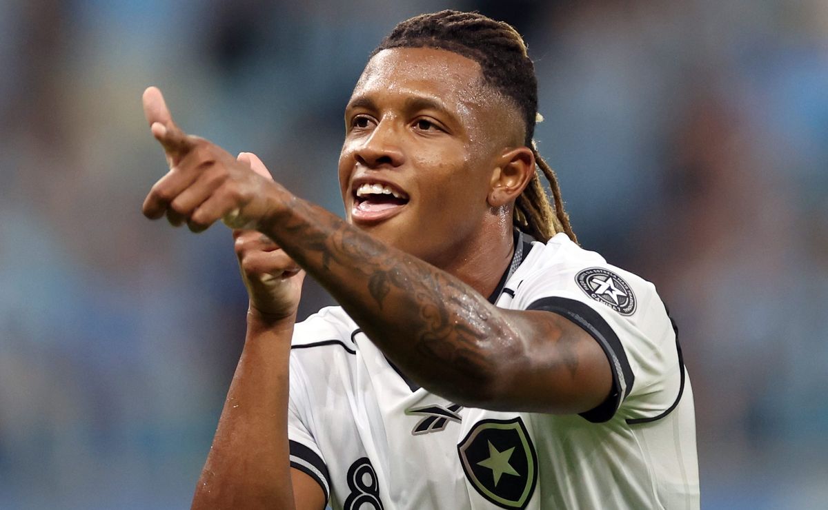Botafogo toma decisão e quer R$ 132 milhões para vender Danilo, especulado no Flamengo