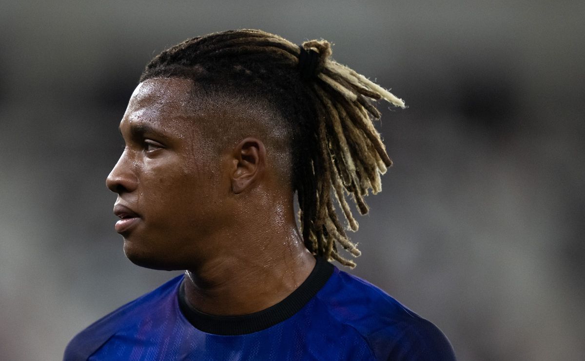 Torcida do Palmeiras cobra contratação de Danilo após derrota; Verdão monitora volante do Botafogo