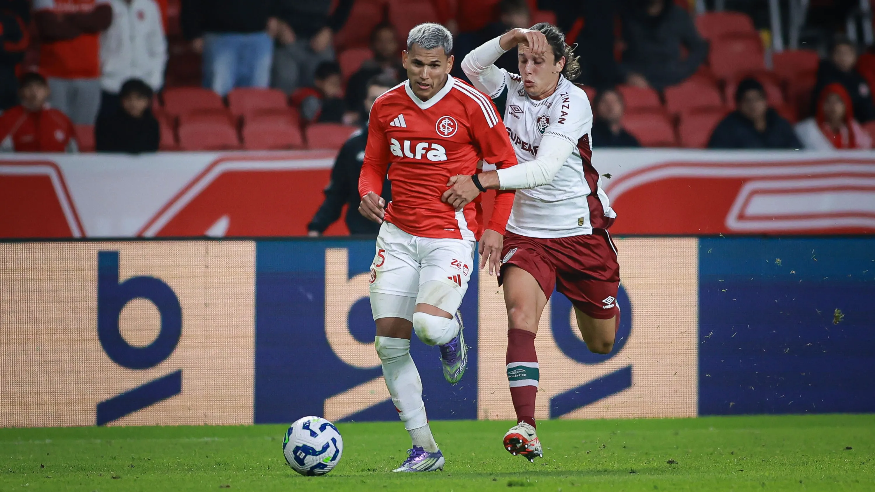 Braian Aguirre vai seguir no Internacional - Foto: Maxi Franzoi/AGIF.