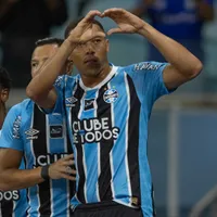 Artilheiro do Grêmio, Carlos Vinícius comenta renovação contratual
