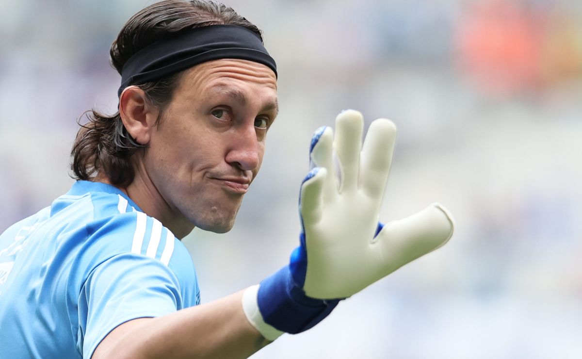 Cássio passará por cirurgia no joelho e está praticamente fora da temporada de 2026