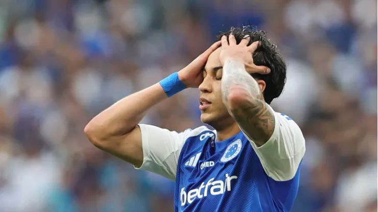 Centroavante pode perder o jogo com o Vasco