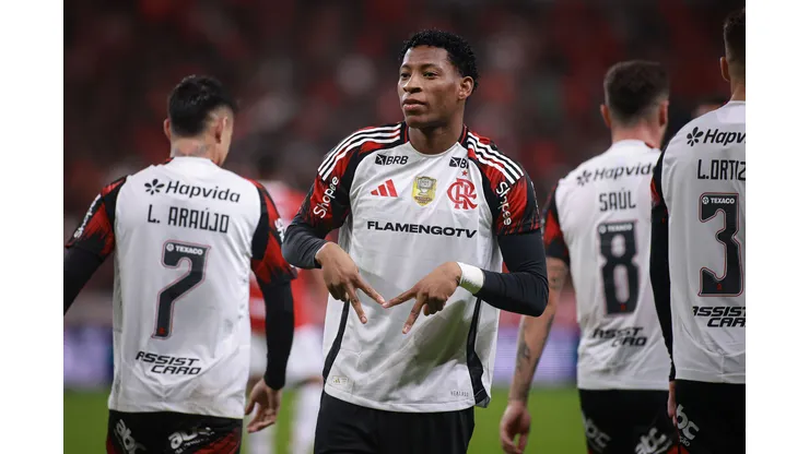 Plata comemora gol contra o Internacional. Foto: Maxi Franzoi/AGIF