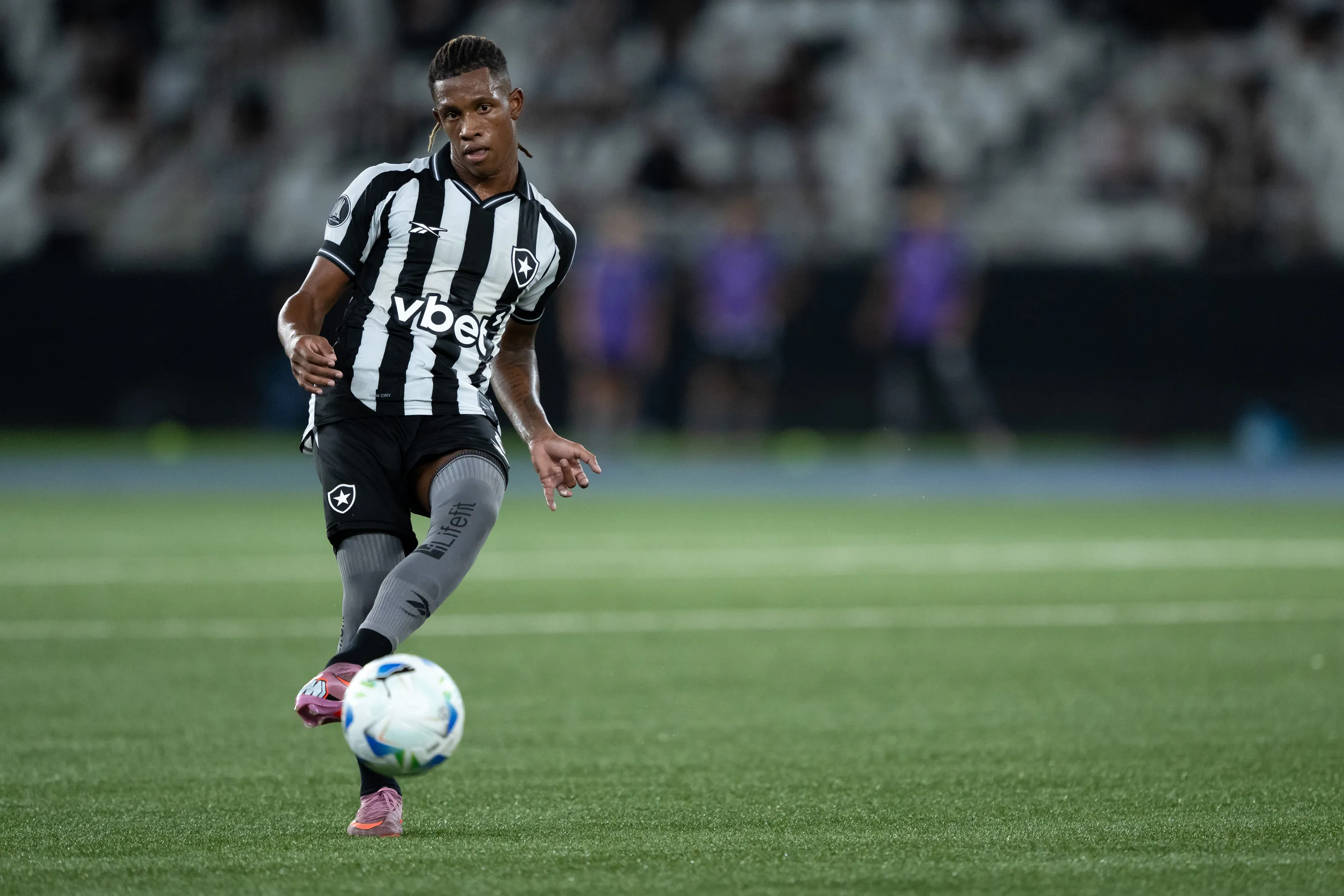 Danilo em ação pelo Botafogo. Foto: Jorge Rodrigues/AGIF