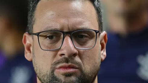 Lucas Silvestre, auxiliar técnico do Corinthians durante partida contra o Santos na Vila Belmiro pelo Campeonato Brasileiro A 2025. Foto: Jota Erre/AGIF