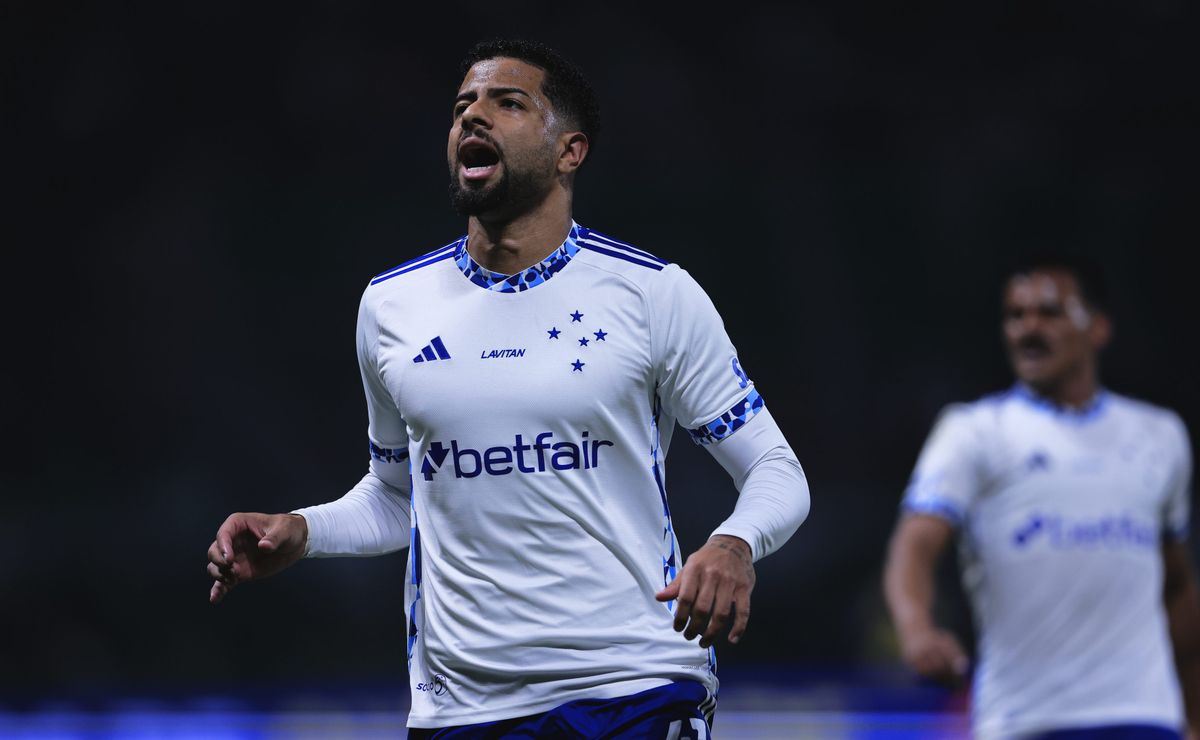 Cruzeiro aguarda Internacional para negociar João Marcelo; transfer ban do Colorado impede avanço