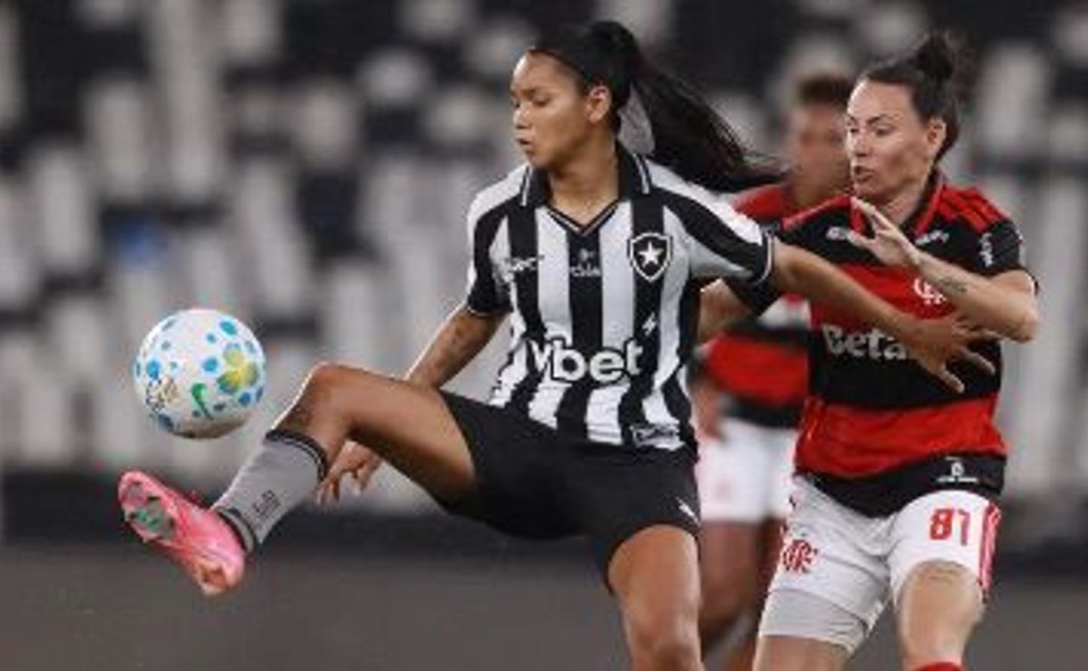 Clássico entre Botafogo e Flamengo termina empatado após atraso por ausência de árbitras