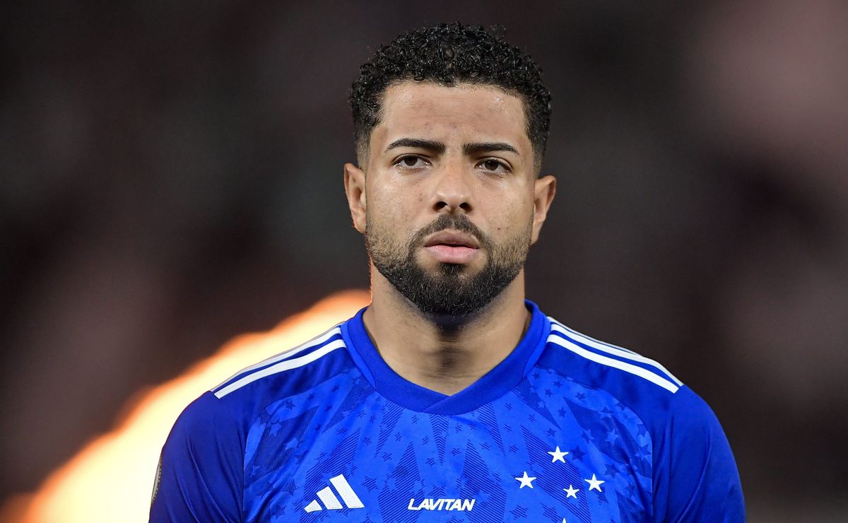 Acordo por João Marcelo no Internacional trava devido ao transfer ban; Cruzeiro aguarda para fechar as tratativas