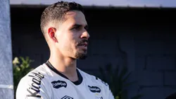 Veríssimo em treinamento no Santos - Foto: Raul Baretta/ Santos FC.