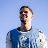 Lucas Veríssimo detalha condição física e não confirma estreia no Santos