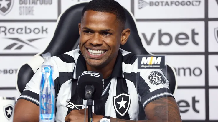 Júnior Santos comentou sobre o jogo contra o Flamengo em sua apresentação. Foto: Vitor Silva/Botafogo.