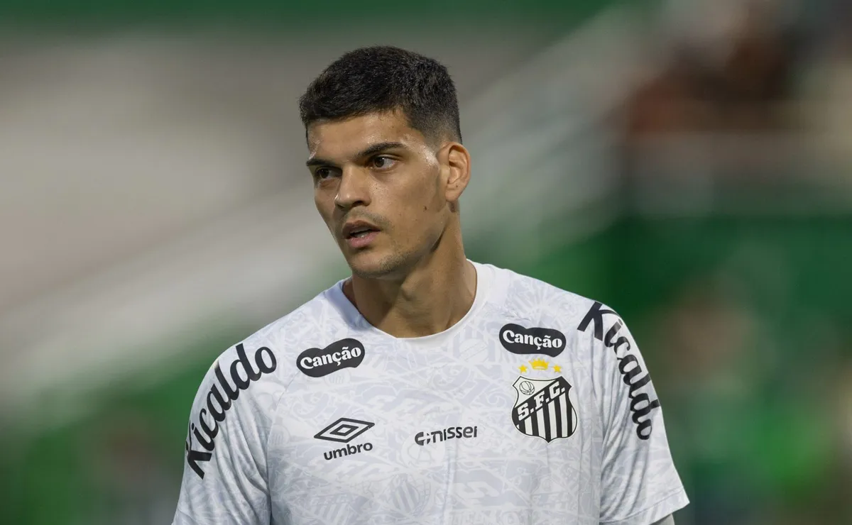 Gabriel Brazão explica diferenças entre Cuca e Vojvoda no Santos: “Novos movimentos”