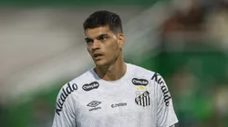 Gabriel Brazão em ação pelo Santos em 2026.