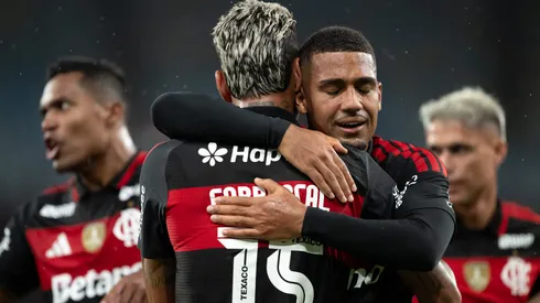 RJ - RIO DE JANEIRO - 11/03/2026 - BRASILEIRO A 2026, FLAMENGO X CRUZEIRO - Carrascal jogador do Flamengo comemora seu gol com Samuel Lino jogador da sua equipe durante partida contra o Cruzeiro no estadio Maracana pelo campeonato Brasileiro A 2026. Foto: Jorge Rodrigues/AGIF