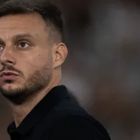 Júnior Santos volta e pode ganhar espaço com Anselmi