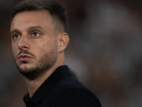 Júnior Santos volta e pode ganhar espaço com Anselmi