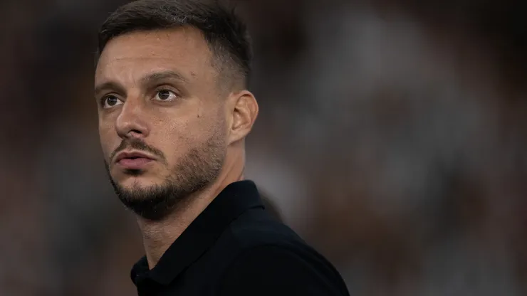 Retorno de Júnior Santos vira trunfo para Anselmi tentar ajustar ataque do Botafogo - Foto Jorge RodriguesAGIF