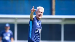 Luís Castro durante treino do Imortal