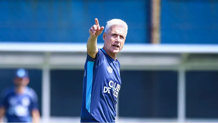 Luís Castro durante treino do Imortal