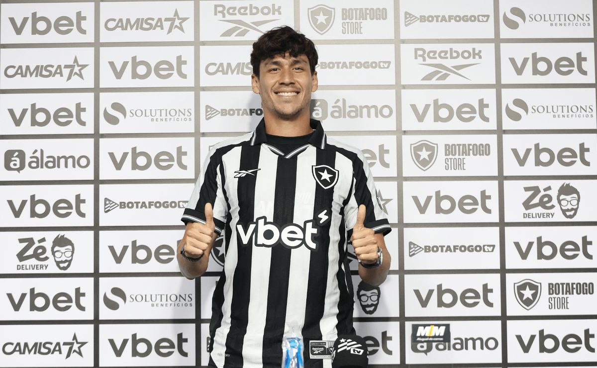 Ferraresi revela conversa com Savarino antes de acertar com o Botafogo: “Um ídolo do clube”