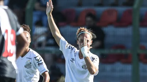 Larroquette celebra gol pelas Sereias da Vila - Foto: Reinaldo Campo/Santos