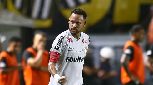 Neymar celebra gol diante do Vasco