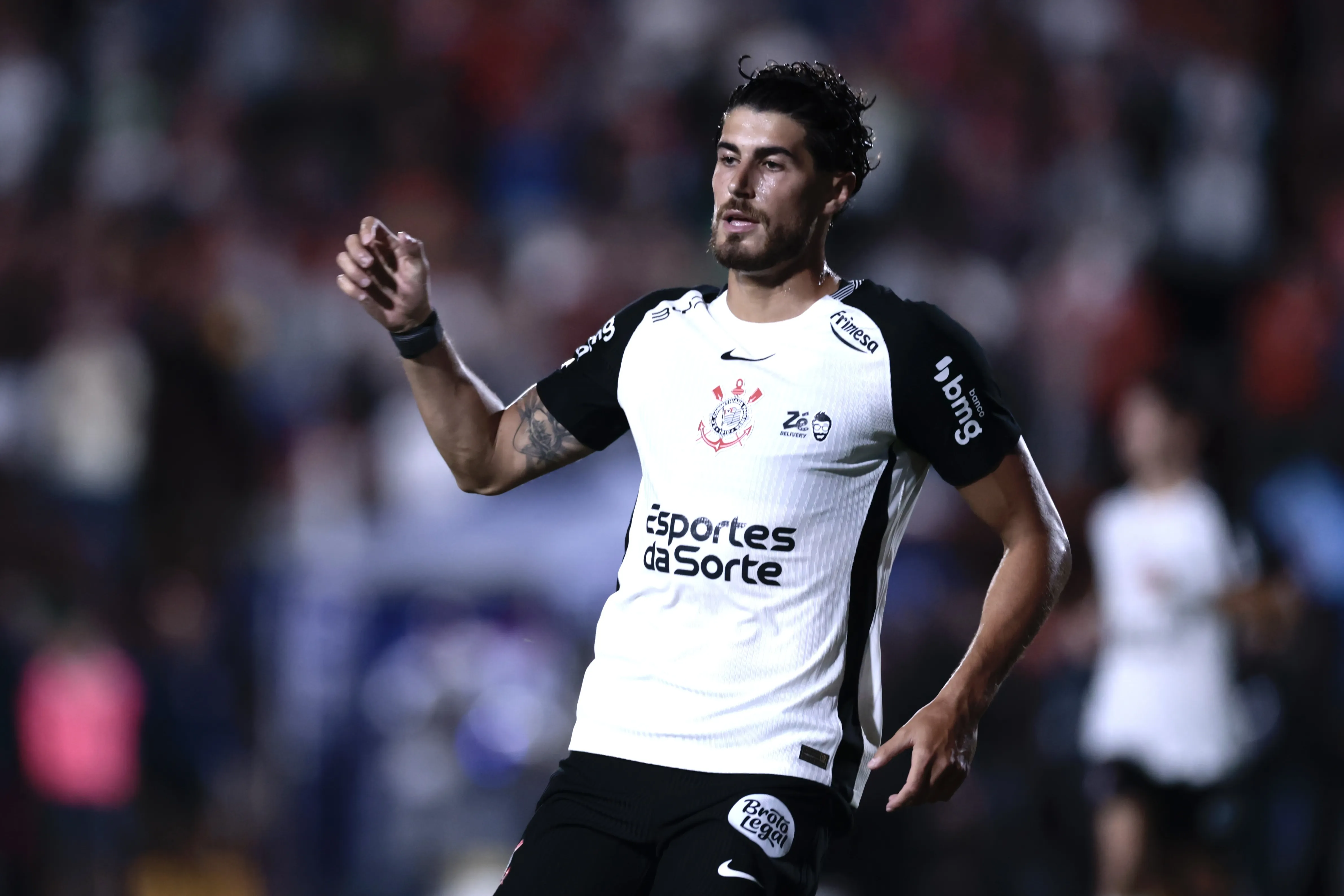 Pedro Raul em ação pelo Corinthians. Foto: Marcello Zambrana/AGIF