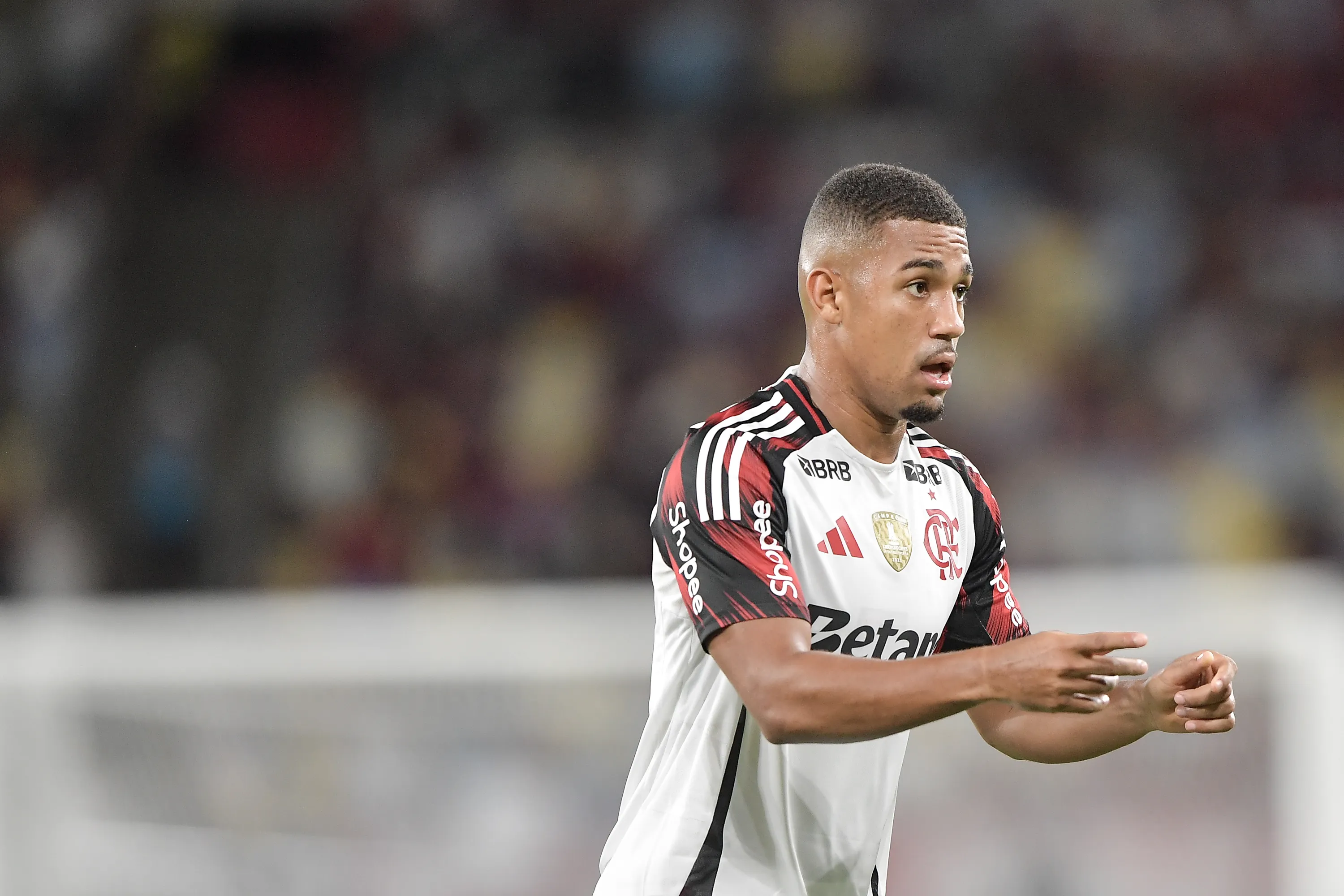 Samuel Lino foi novidade na equipe titular. Foto: Thiago Ribeiro/AGIF