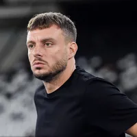 Expulsão e escolhas de Anselmi marcam derrota do Botafogo