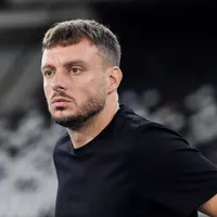 Anselmi tem jogo de "vida ou morte" no Botafogo e define time